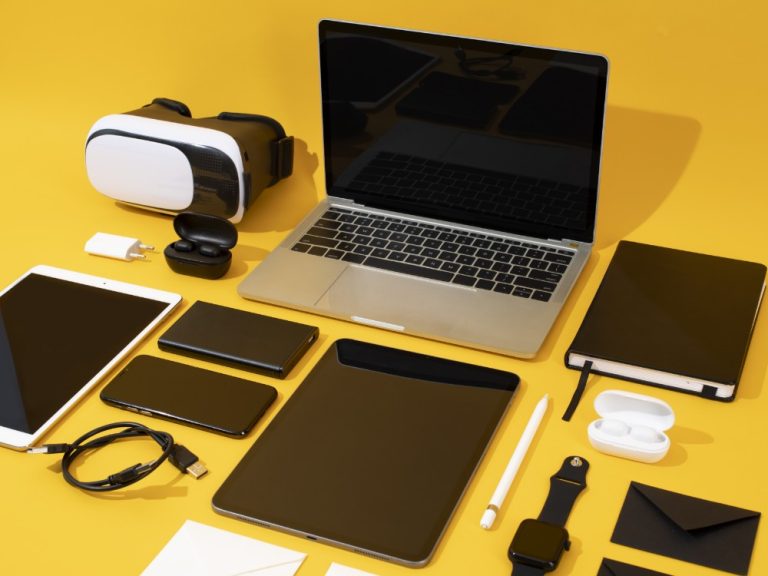 modern-stationary-collection-arrangement