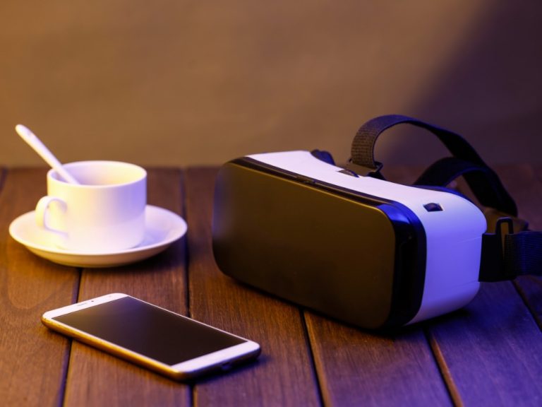 vr-glasses-cell-phone-wooden-desk